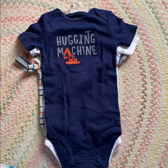 🧸Just one you by Carter’s baby boy bodysuit - Picture 3 of 7